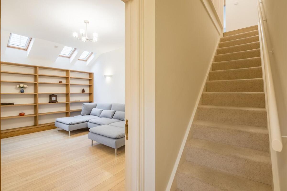 Large 4 Bedroom Home With Garden And Free Parking CBG Екстериор снимка